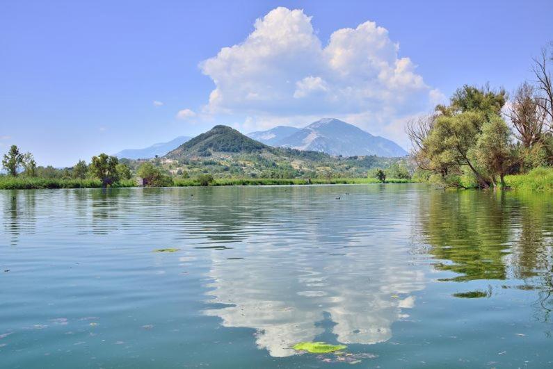 Casa Rosamari - Su Lago Di Posta Fibreno, Appartamento Con Camino Екстер'єр фото